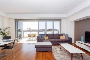 Gallery On High - Large space with Balcony